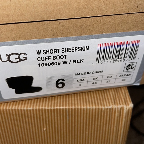 Brand new never worn ugg fur boots - Picture 7 of 7